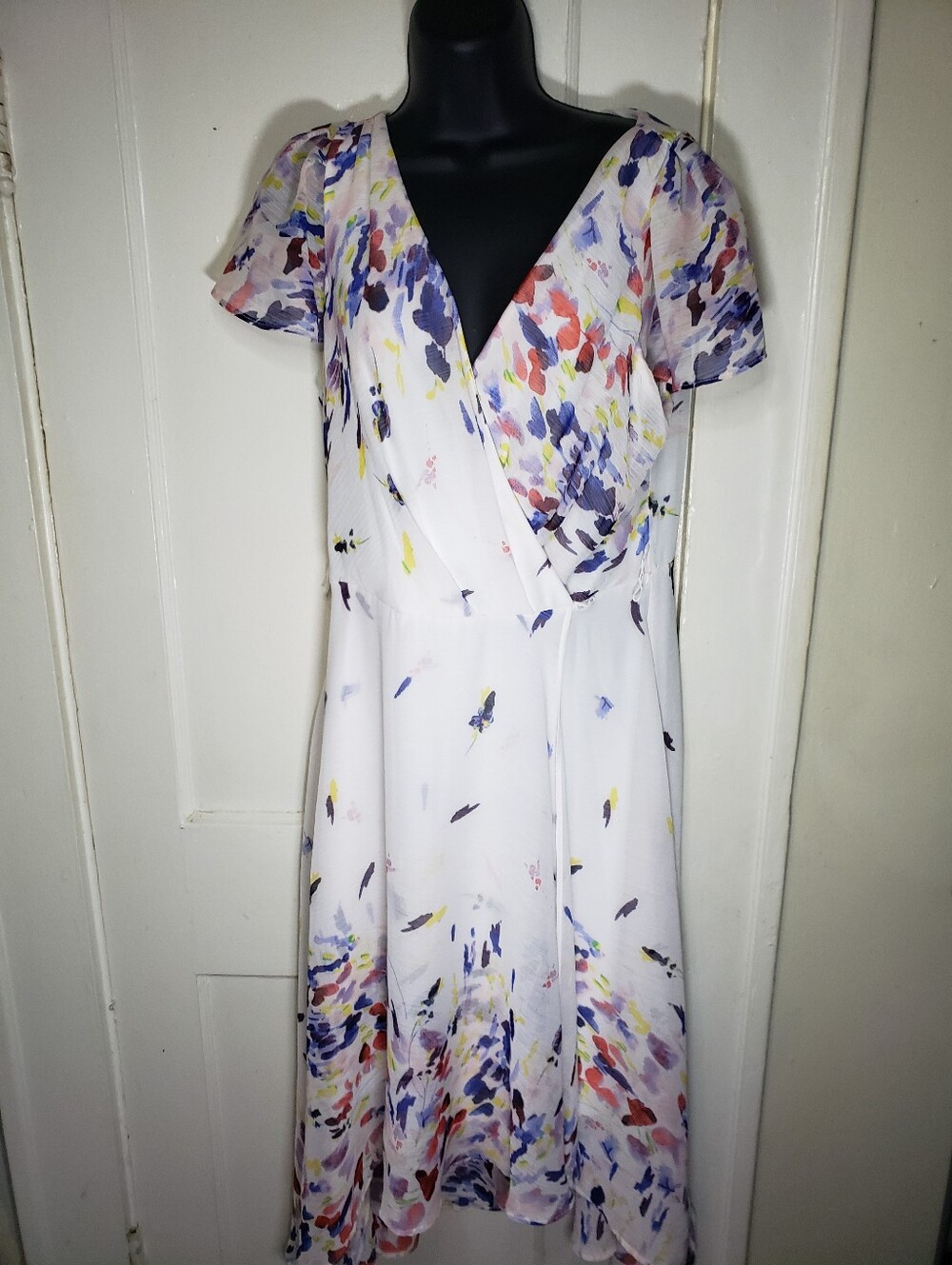 DKNY Watercolor Floral Wrap Dress Size 10 White Midi Flutter Sleeve V-Neck